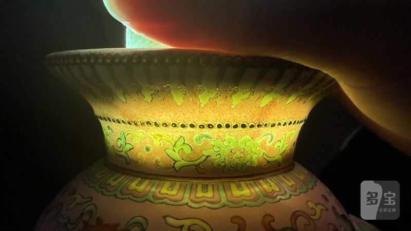 清乾隆 宫粉地洋彩缠枝莲托八吉祥纹贲巴壶 - 图17